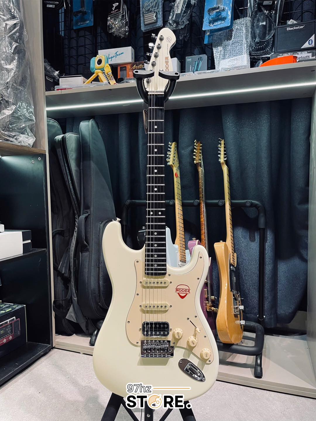 Đàn Guitar Điện Mooer Msc10Pro HSS, WHITE VINTAGE