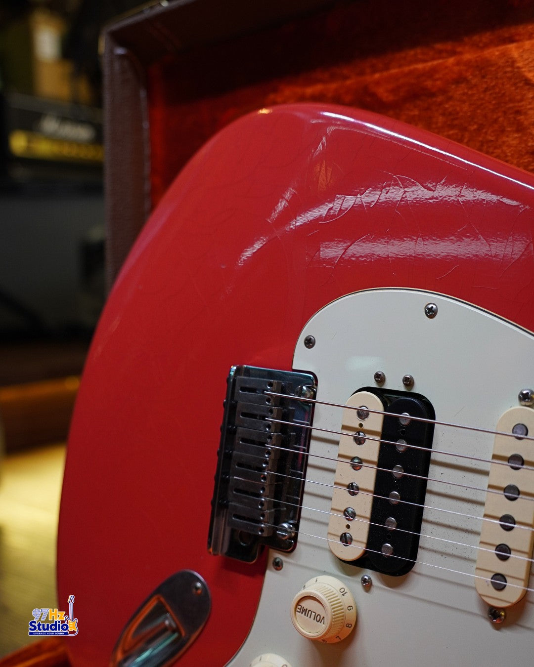 Cầu đàn và humbucker Fender American Ultra Stratocaster HSS